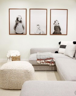 Pigura adalah salah satu aksesoris wajib yang ada di setiap hunian