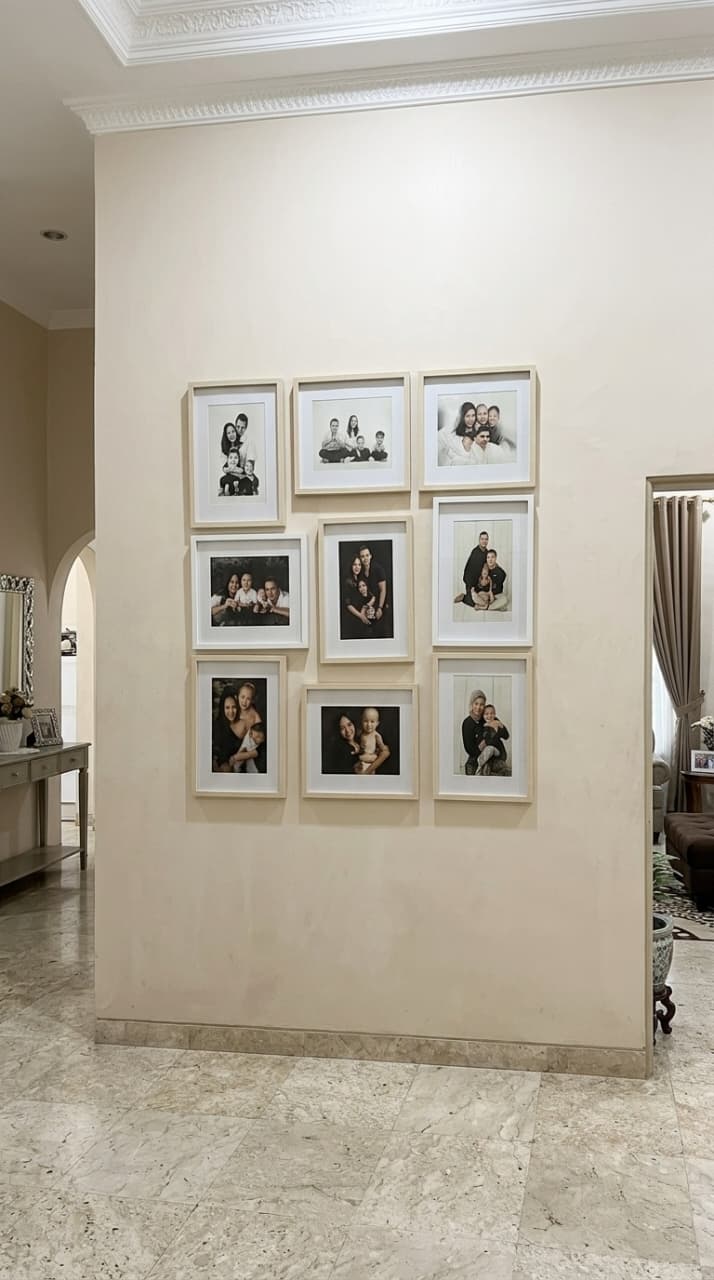 Claris Gallery Walls